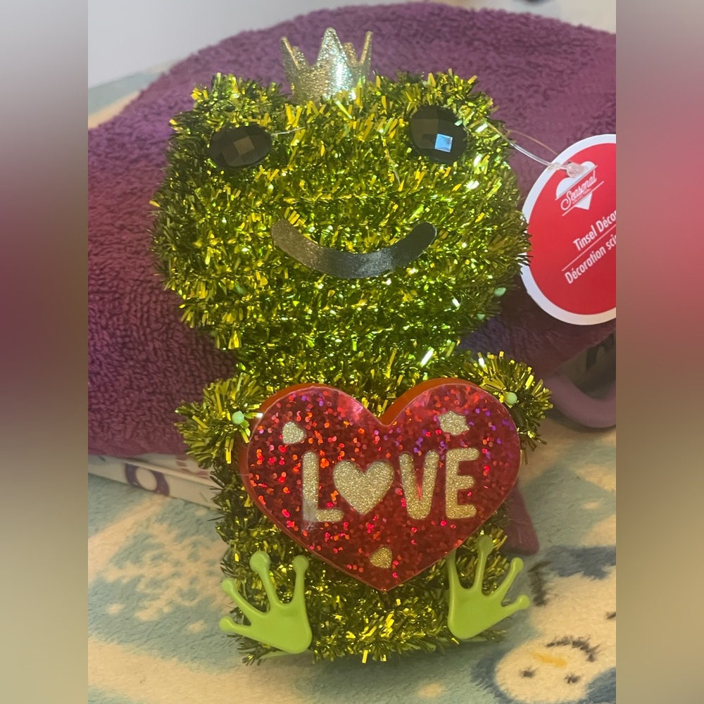 tinsel frog with heart card/hat crown NWT freestanding Green/Red